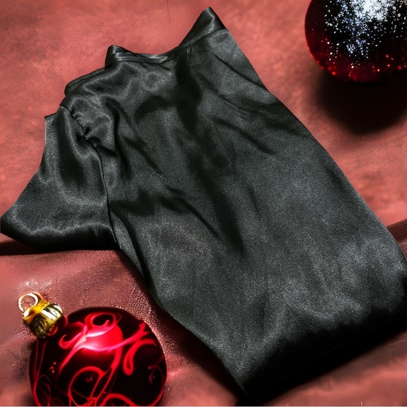 Black Satin/Silk Robe - Picture 2 of 3